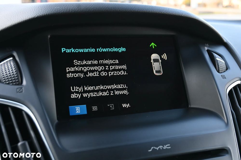 Ford Focus SW 1.5 EcoBoost S&S ST-LINE - 39