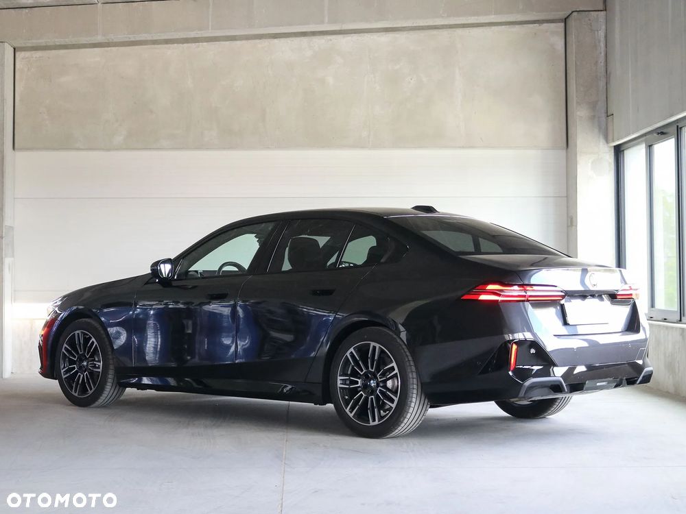 BMW Seria 5 520i mHEV sport - 2