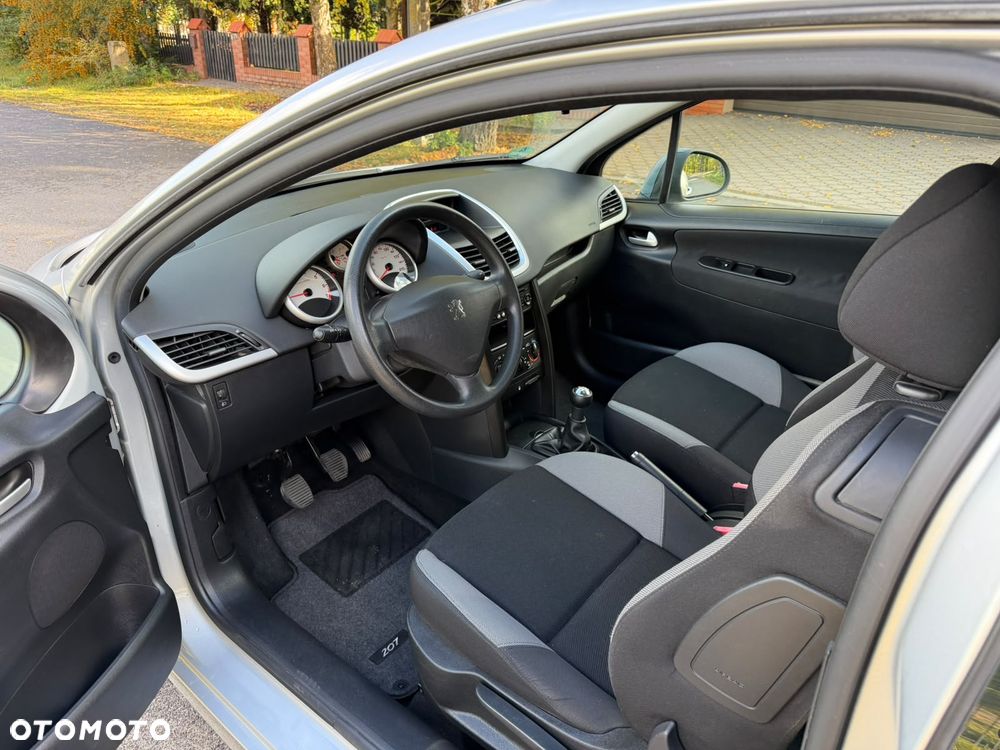 Peugeot 207 - 16