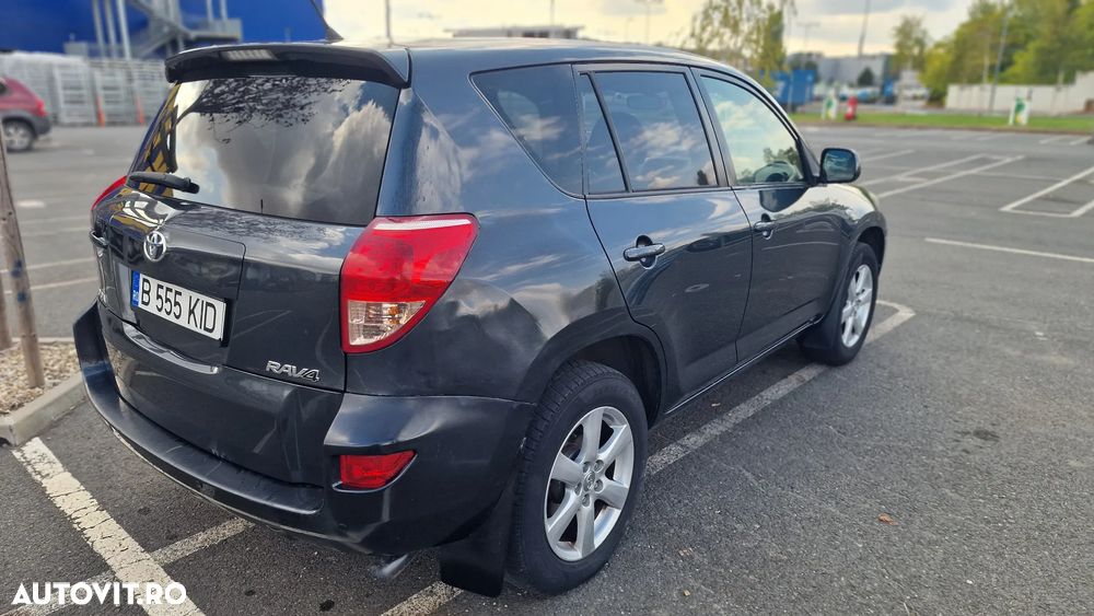 Toyota RAV4 2.2 D-4D Luxury - 3