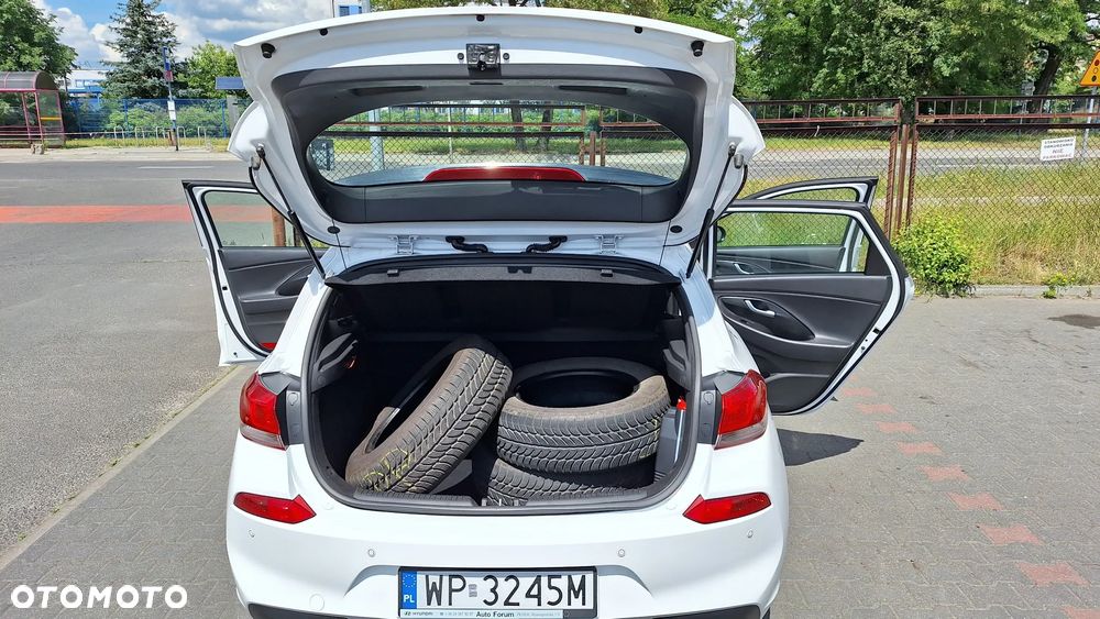 Hyundai i30 1.6 D Classic + - 11