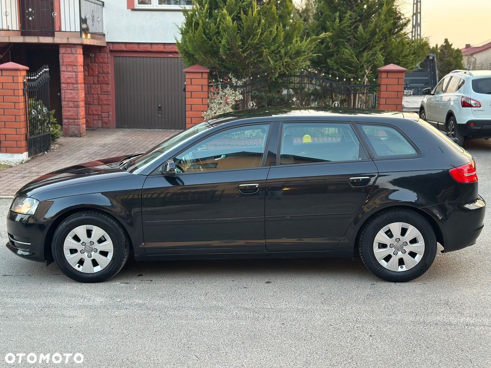 Audi A3 Sportback 1.6 TDI DPF Attraction - 3