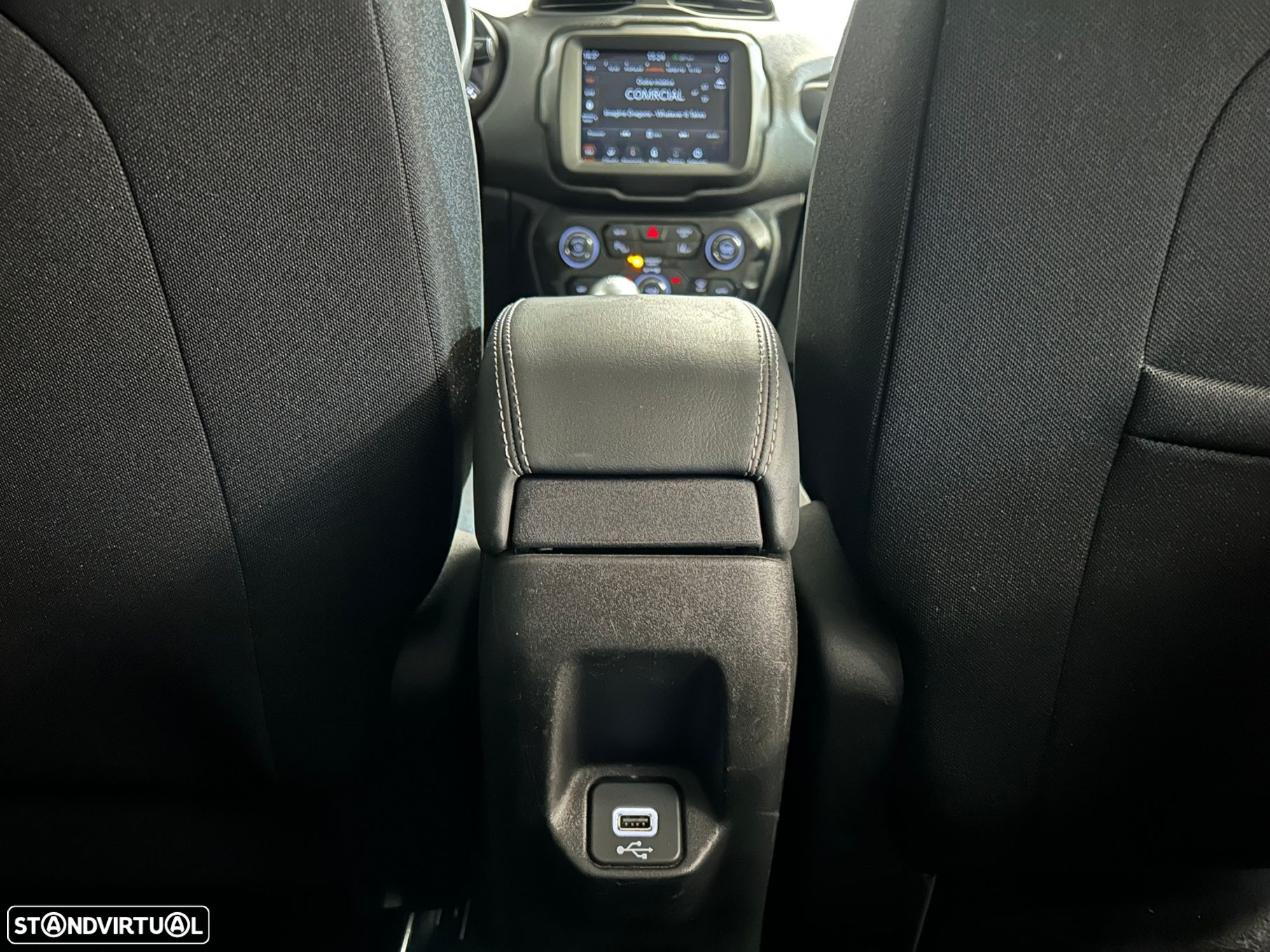 Jeep Renegade 1.0 T Limited - 41