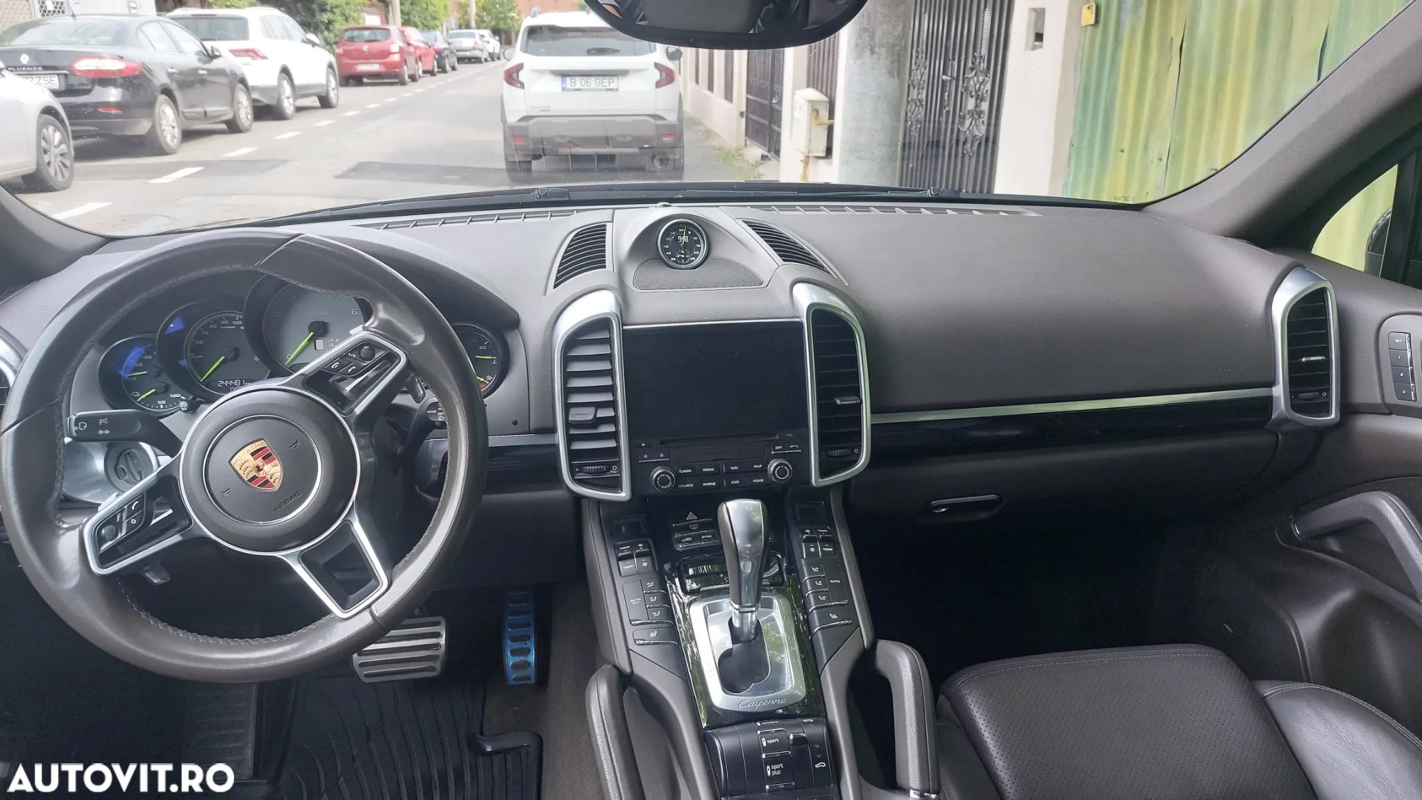 Porsche Cayenne - 1