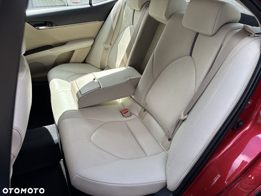 Toyota Camry 2.5 Hybrid Comfort CVT - 18