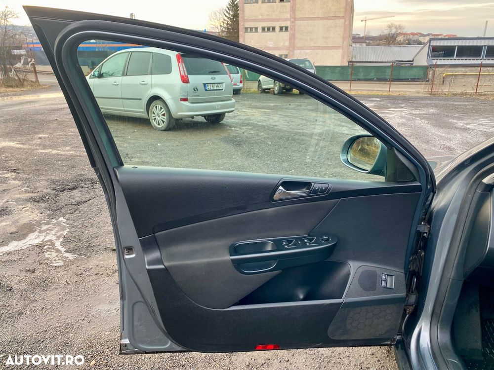 Volkswagen Passat 1.9 TDI DPF BlueMotion - 24
