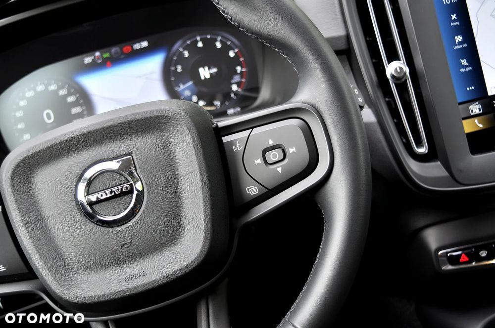 Volvo XC 40 T2 Momentum Pro - 25