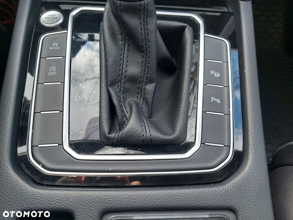 Volkswagen Passat 2.0 TSI Business DSG - 16