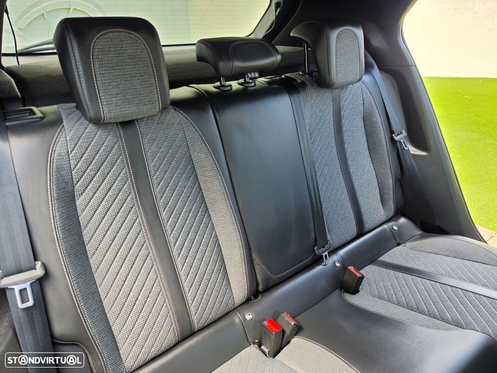 Peugeot 2008 1.2 PureTech Allure — fotografia 38