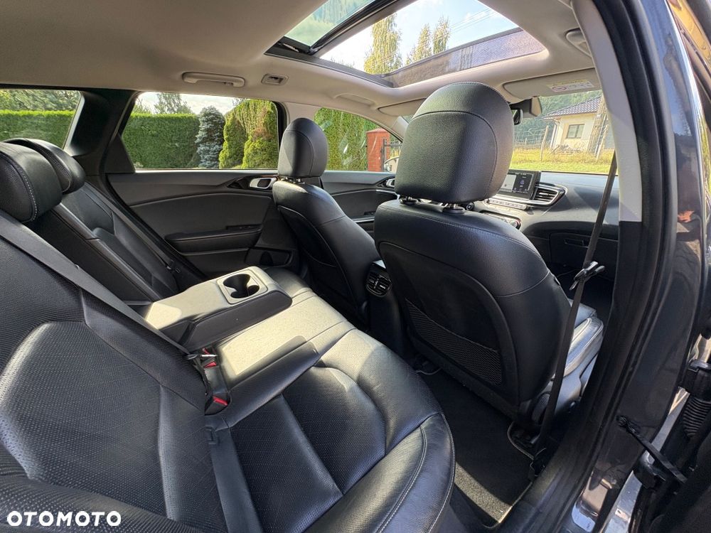Kia Ceed - 8