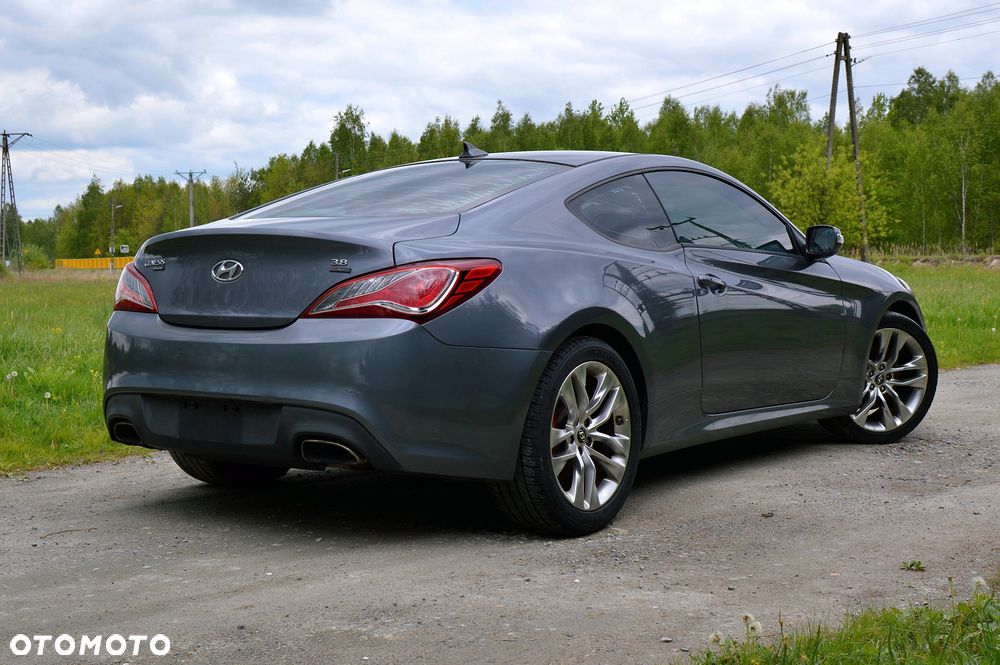 Hyundai Genesis Coupe - 5