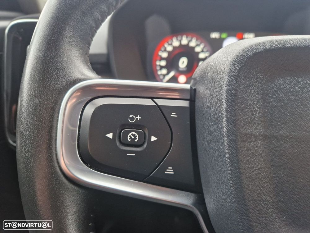 Volvo XC 40 2.0 D3 Momentum Plus - 26