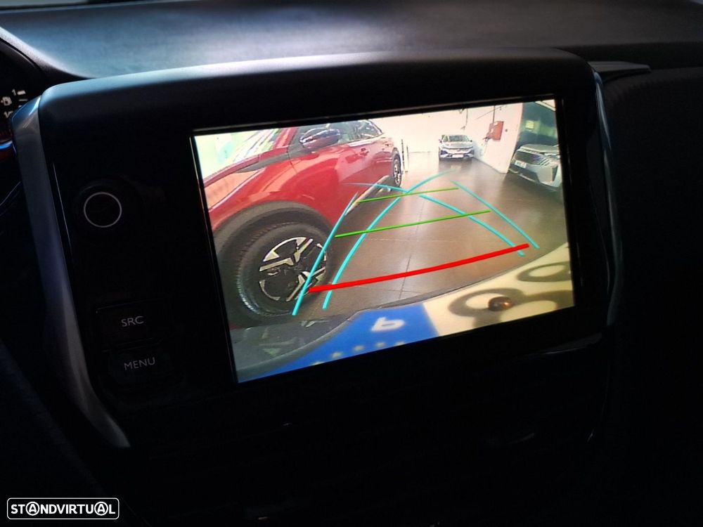 Peugeot 2008 1.2 PureTech Allure EAT6 - 17
