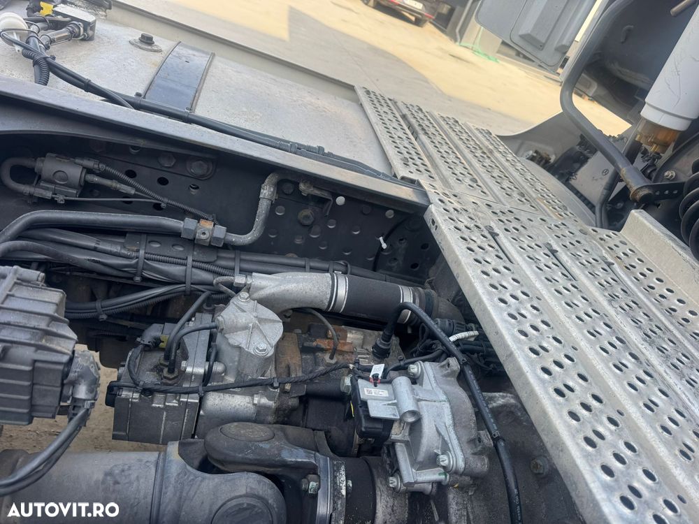 Mercedes-Benz Actros - 8