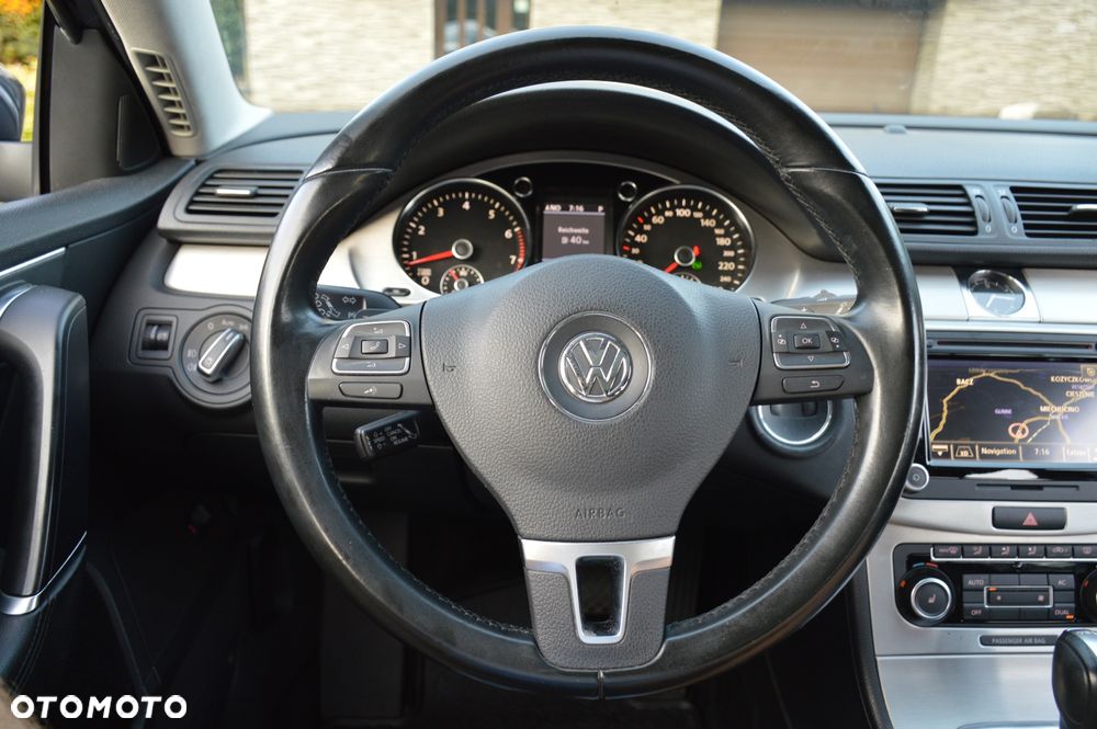 Volkswagen Passat 1.8 TSI Highline DSG - 32