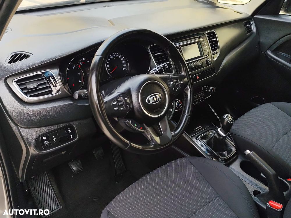 Kia Carens - 12