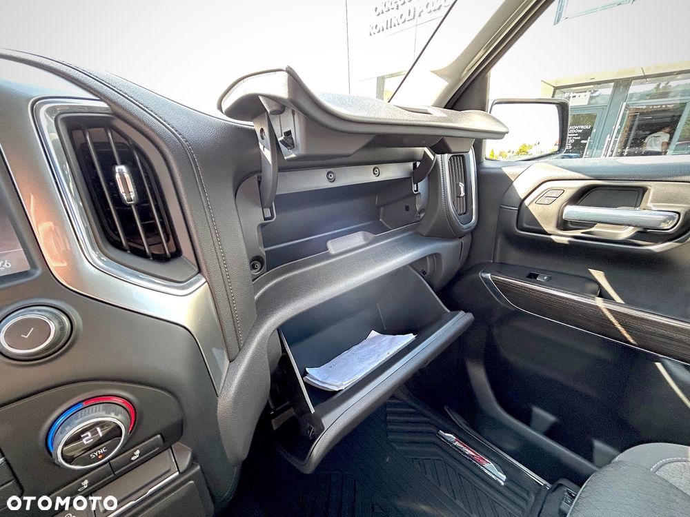 Chevrolet Silverado - 32