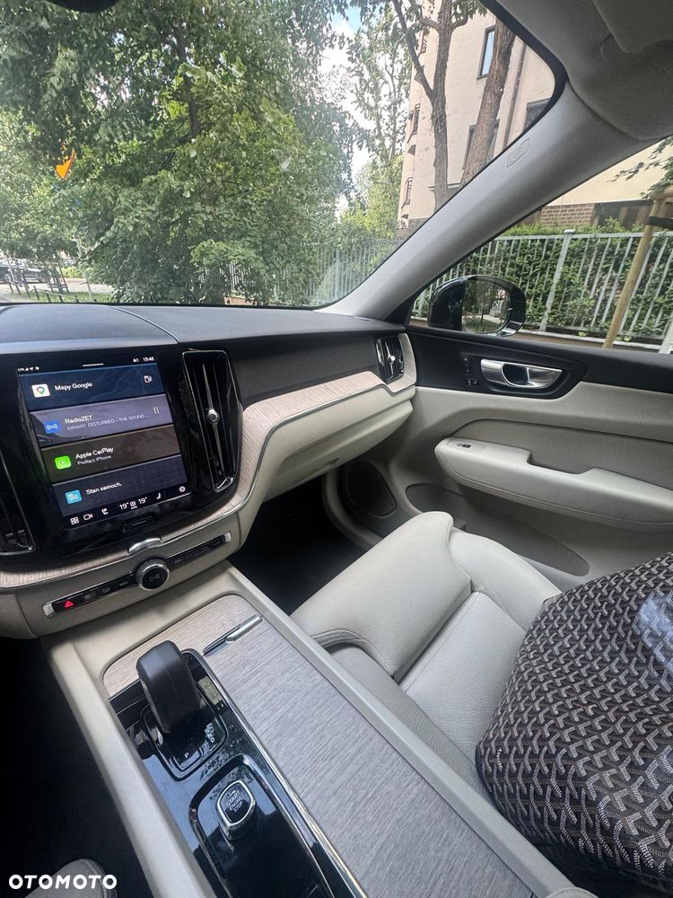 Volvo XC 60 B4 B Plus Dark - 19