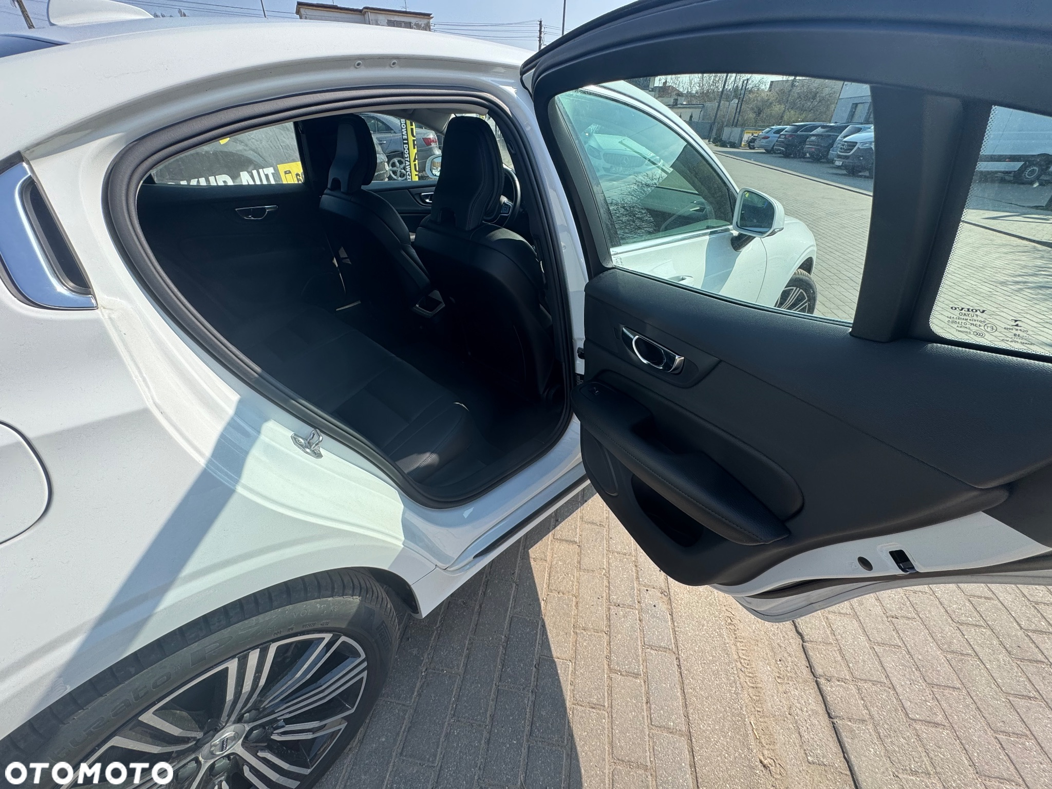 Volvo S60 T4 Drive-E Dynamic Edition (Kinetic) - 30