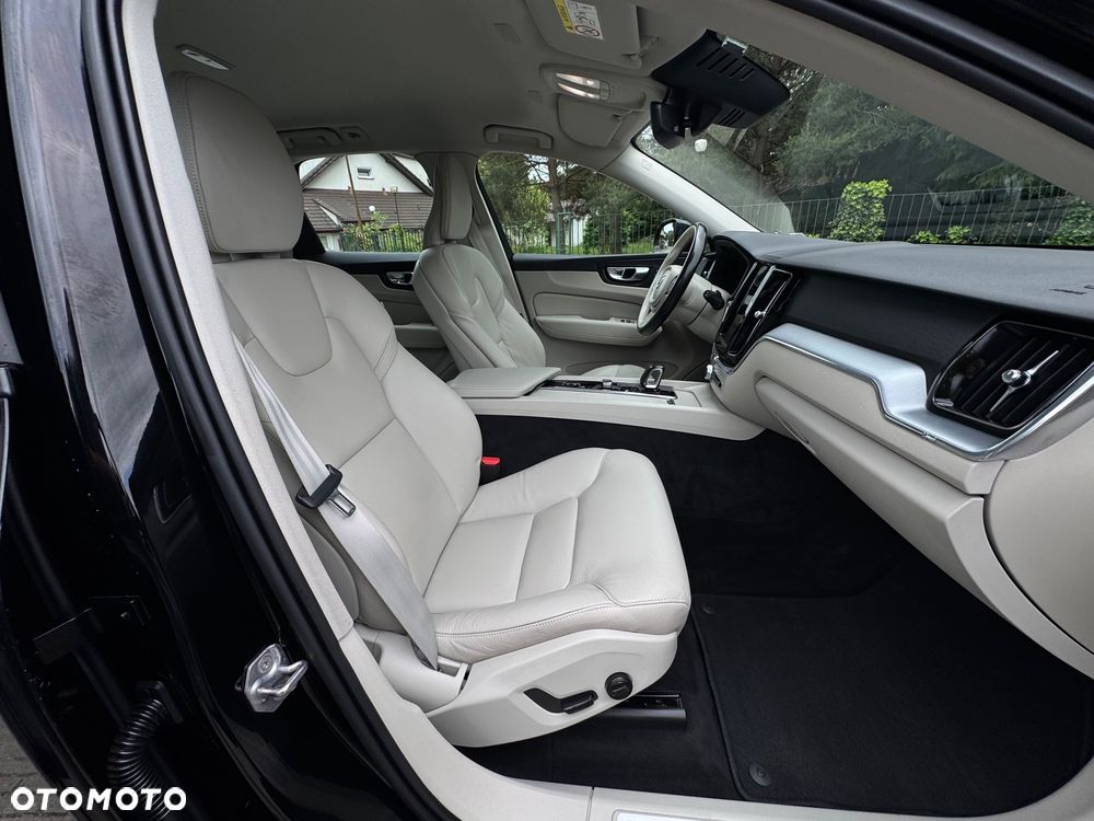 Volvo XC 60 B4 D AWD Geartronic Momentum Pro - 26