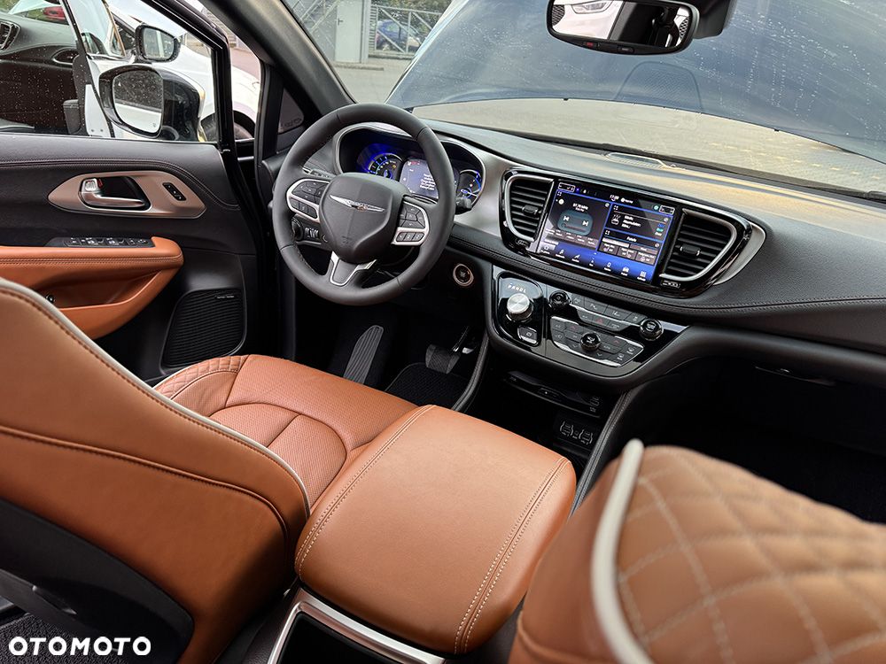 Chrysler Pacifica - 13