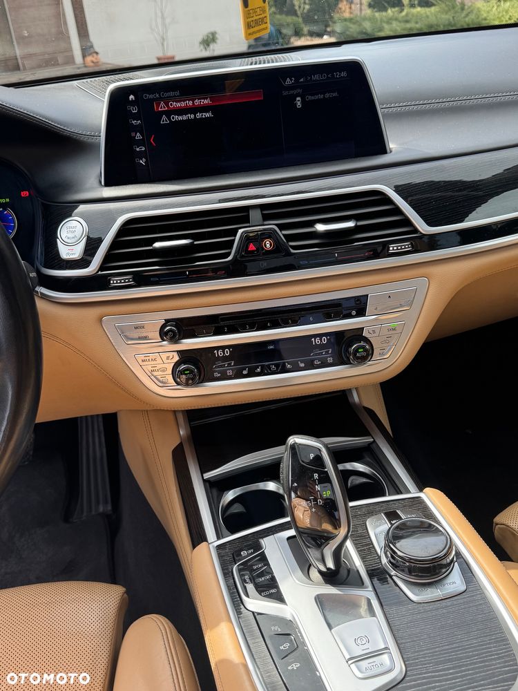 BMW Seria 7 750Li - 9