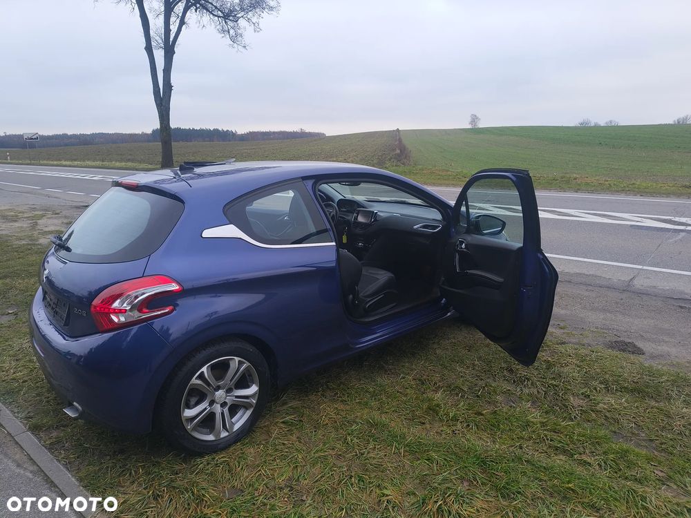 Peugeot 208 - 16