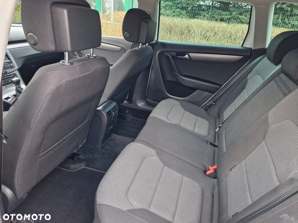 Volkswagen Passat - 27