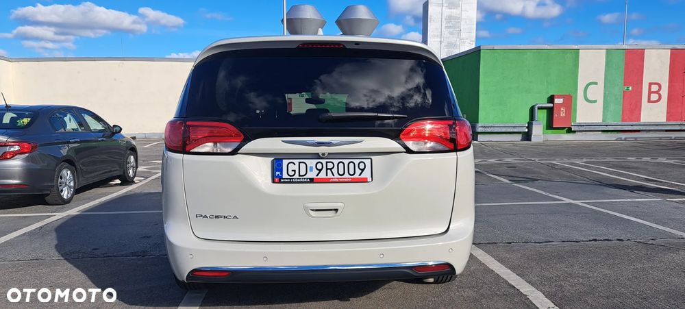 Chrysler Pacifica - 5