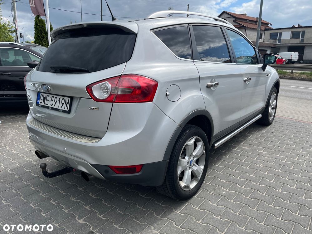Ford Kuga 2.0 TDCi 2x4 Titanium - 4