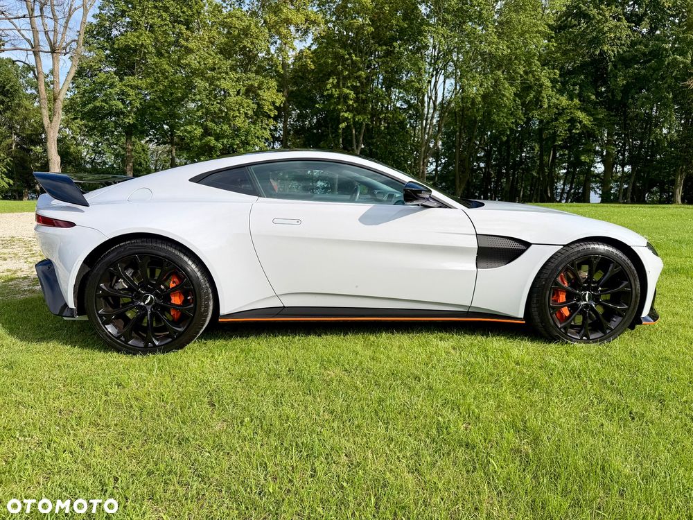 Aston Martin Vantage - 6