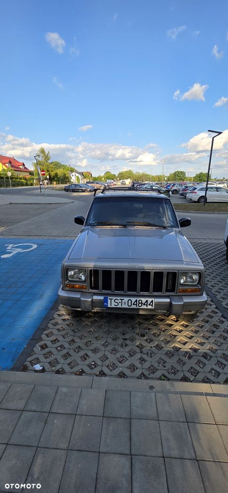 Jeep Cherokee - 1