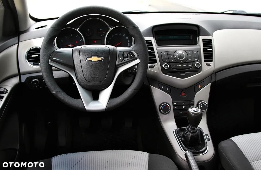 Chevrolet Cruze 1.6 LS+ - 16