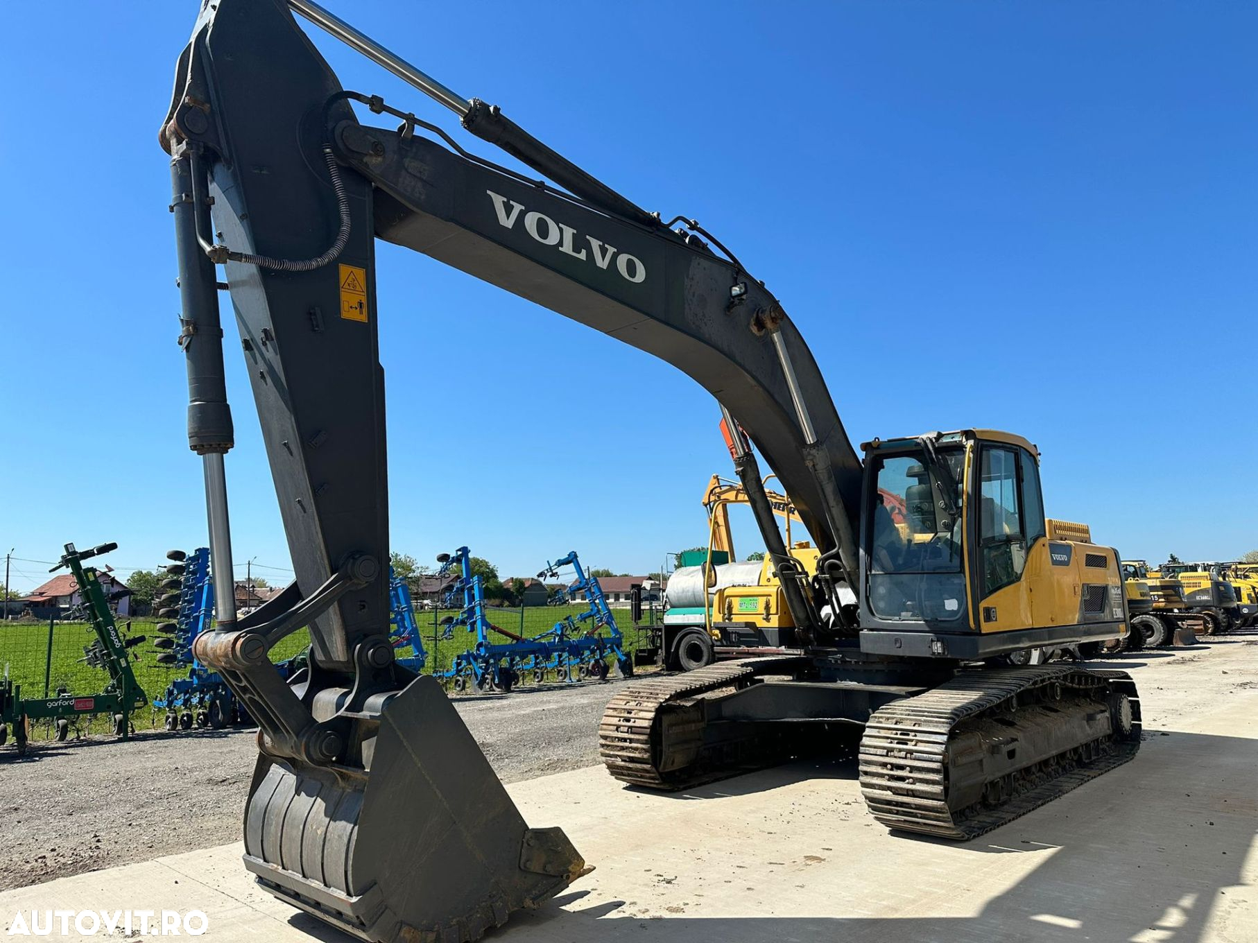 Volvo EC 300 DL Excavator - 3