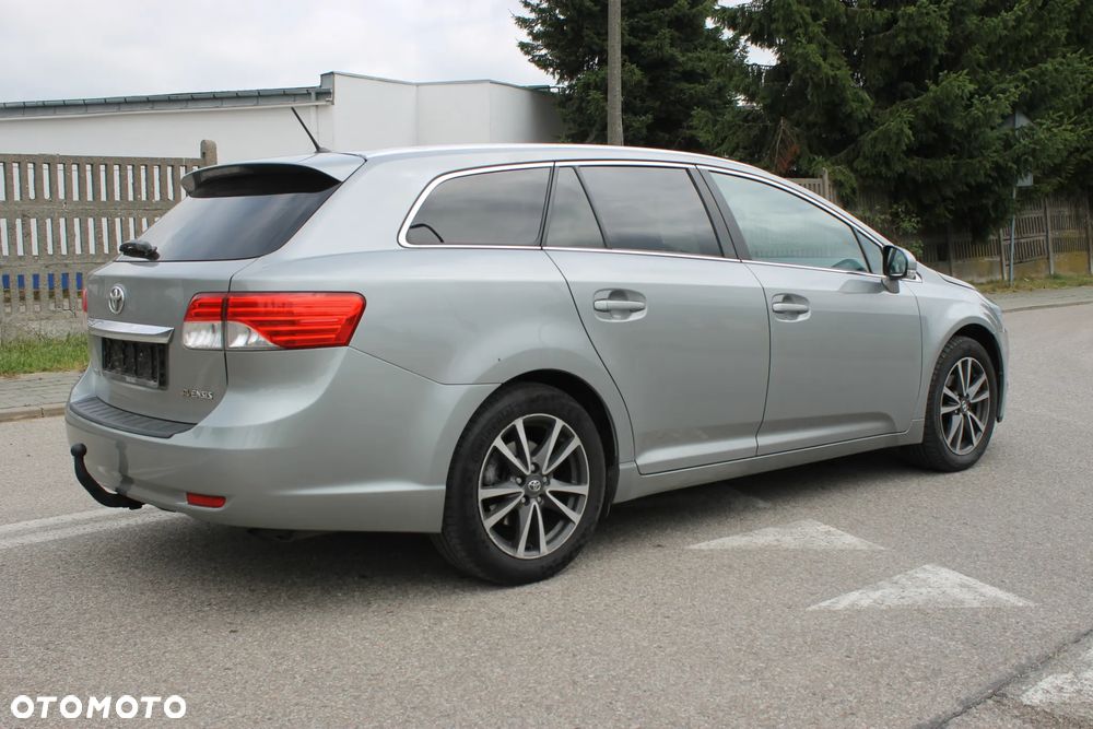 Toyota Avensis 1.8 Premium - 6