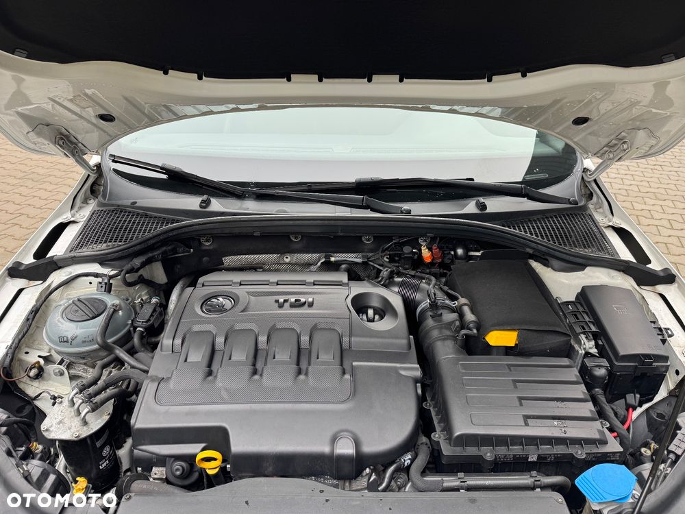 Skoda Octavia 2.0 TDI DSG RS - 29