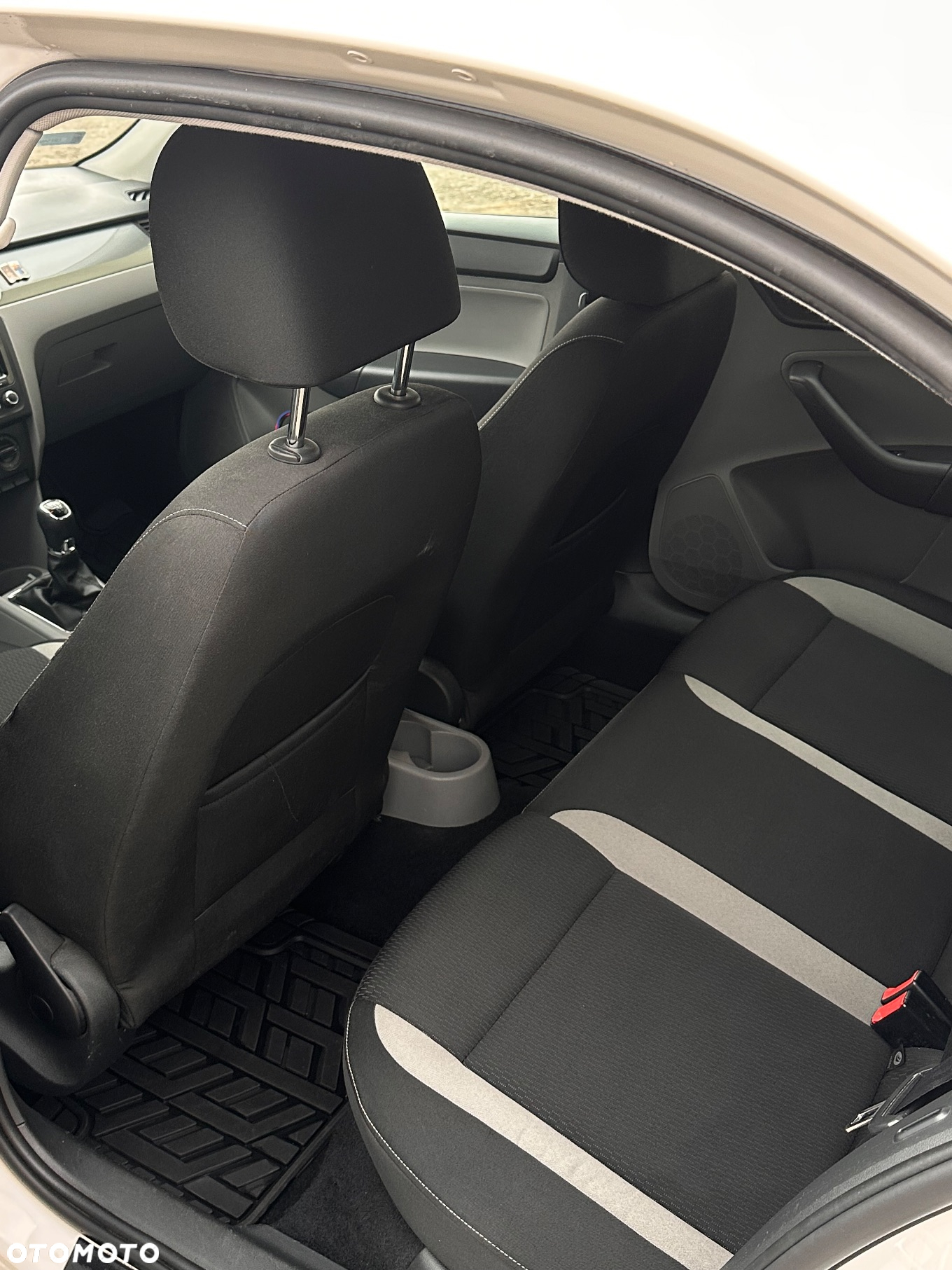 Skoda RAPID 1.2 TSI Active - 19