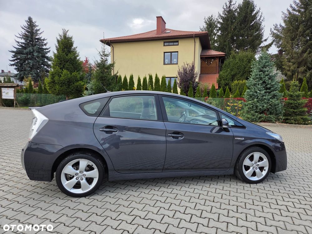 Toyota Prius (Hybrid) Life - 6