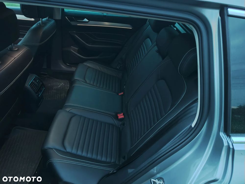 Volkswagen Passat Variant 2.0 TDI SCR DSG 4Motion Elegance - 20