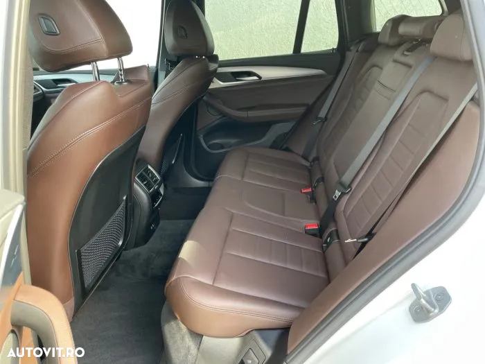 BMW iX3 - 13