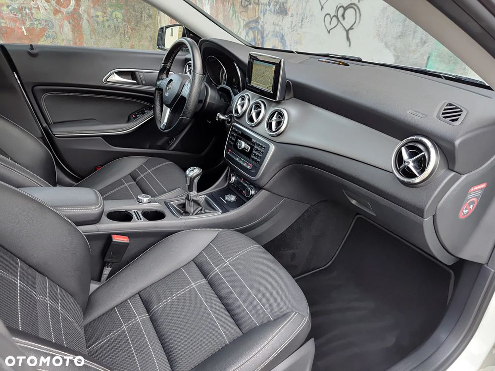 Mercedes-Benz CLA 200 Urban - 9