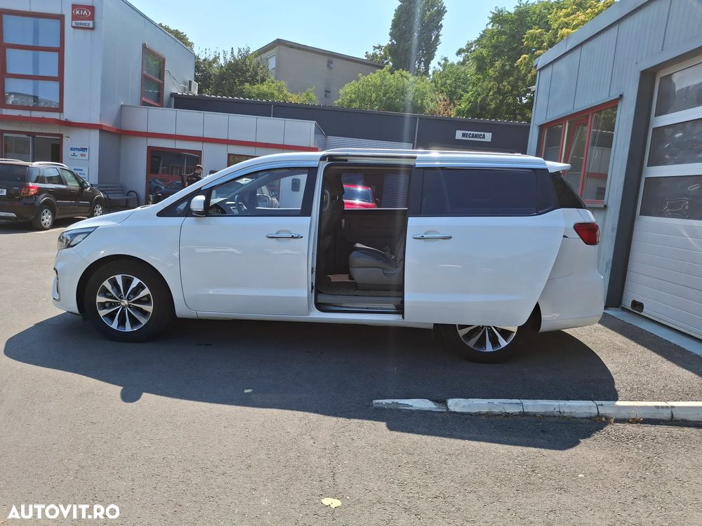 Kia Carnival - 2