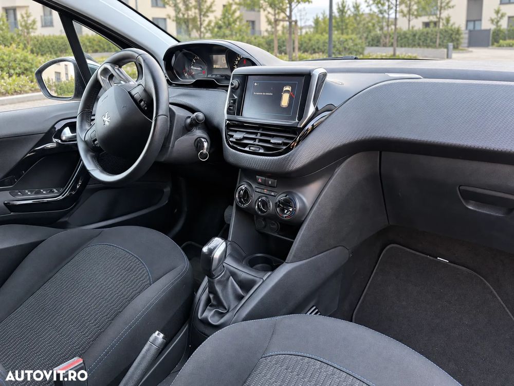 Peugeot 208 2019 photo 3