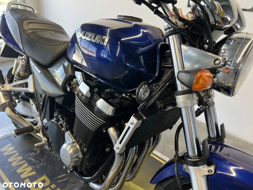 Suzuki GSX - 21