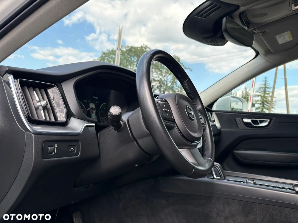 Volvo XC 60 B4 B Momentum - 10