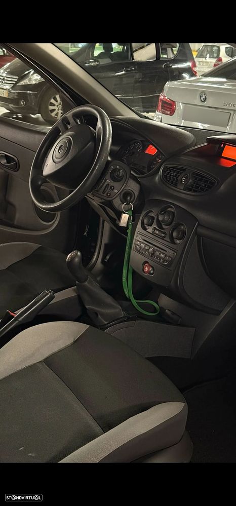 Renault Clio 1.5 DCI - IVA dedutível - 9