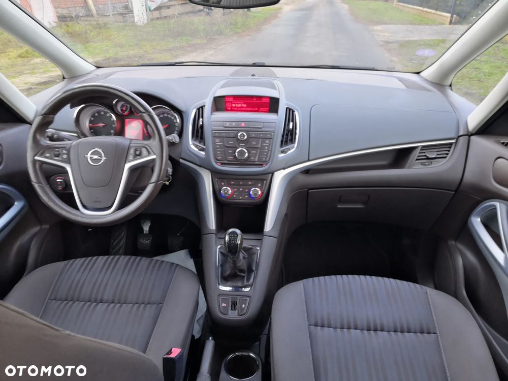 Opel Zafira - 10