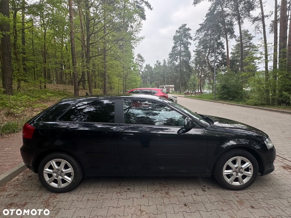 Audi A3 3-drzwiowe 1.6 TDI DPF Attraction - 18