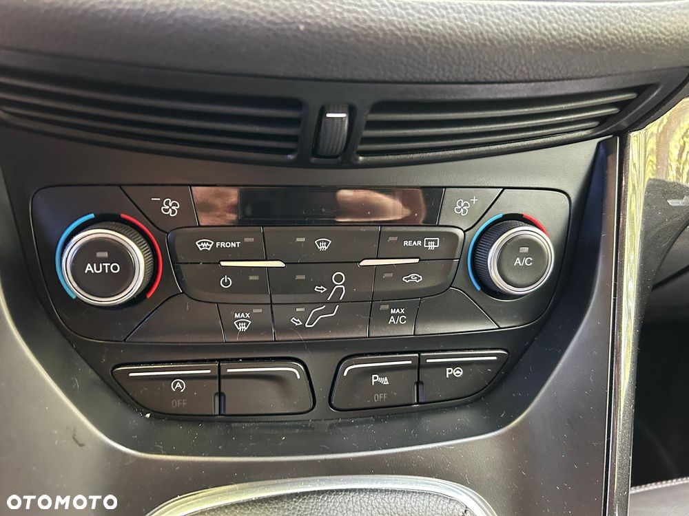 Ford Kuga 2.0 TDCi 2x4 Titanium - 12