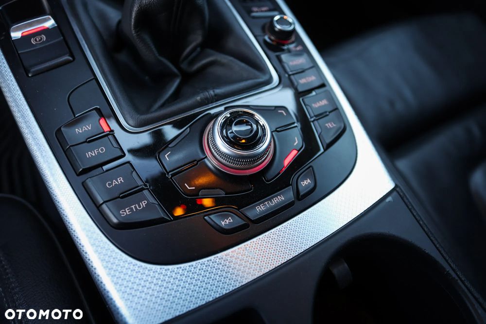 Audi A4 Avant 2.0 TDI DPF quattro S line Sportpaket (plus) - 25